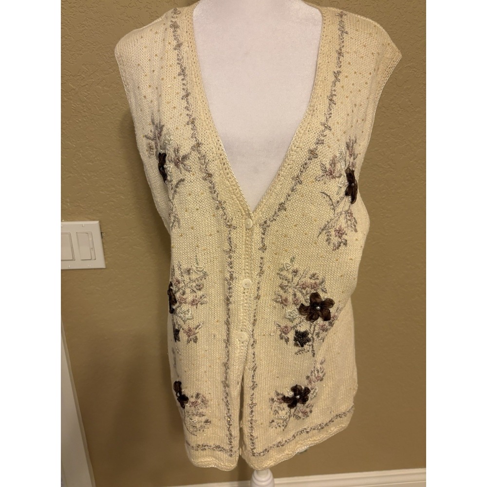 Vintage Women's Worthington Embroidered Knit Vest, Large, Grannycore